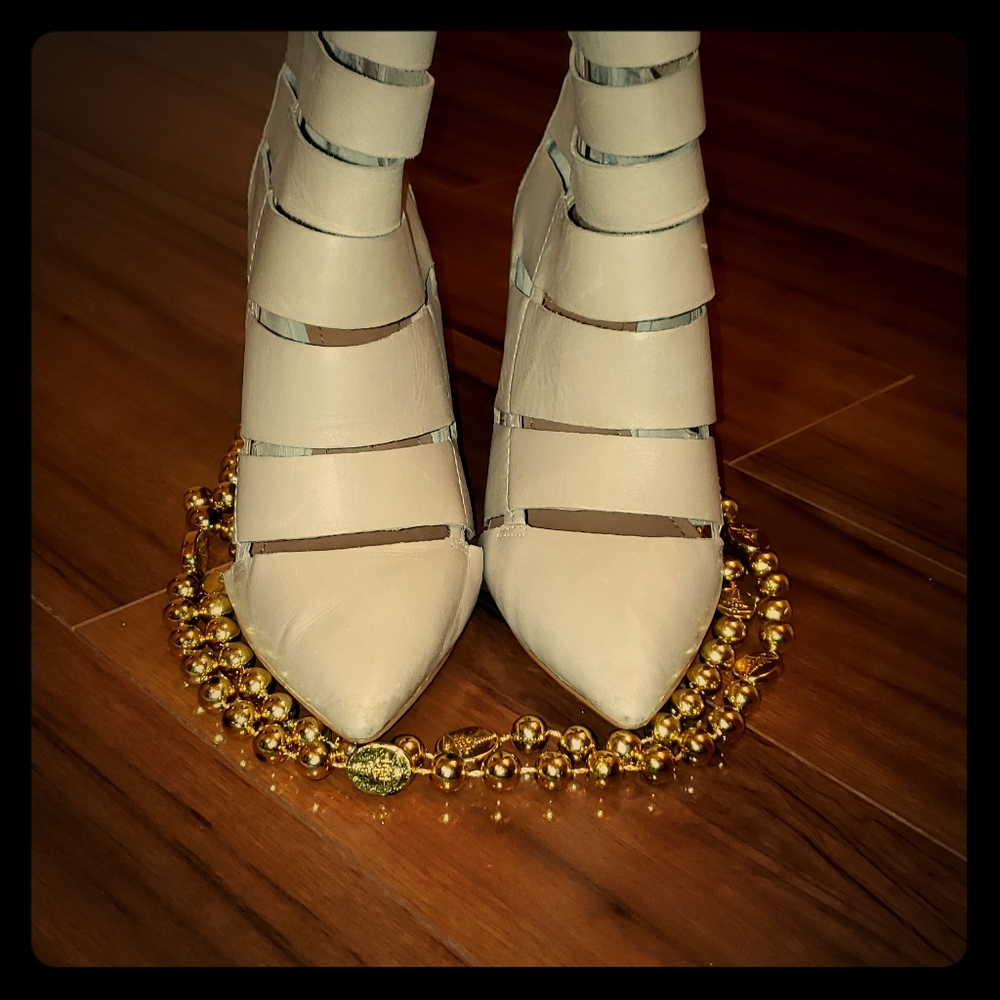 Creamy heel boots